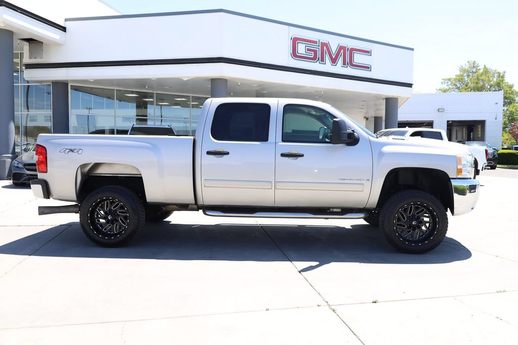 Used 2007 Chevrolet Silverado 2500 LT w/ 1LT Convenience Package AWD/4WD image 7