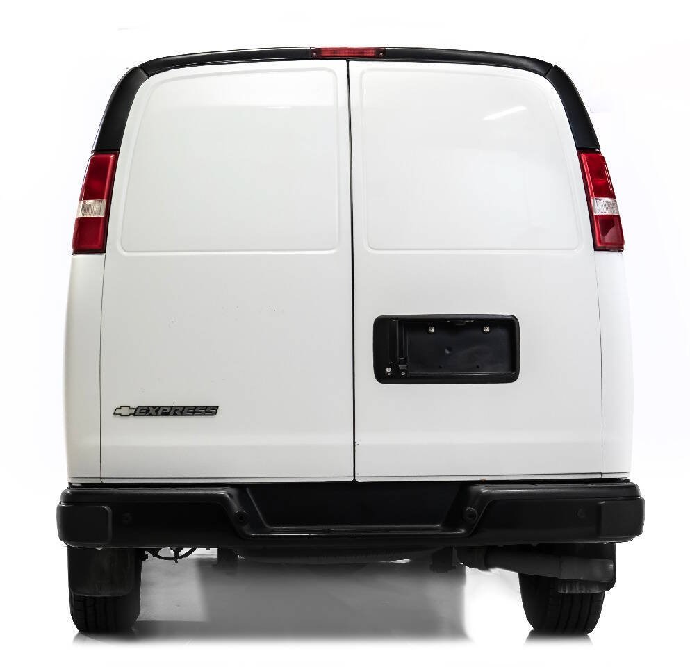 Used 2018 Chevrolet Express 3500 Extended w/ Driver Convenience Package RWD image 8