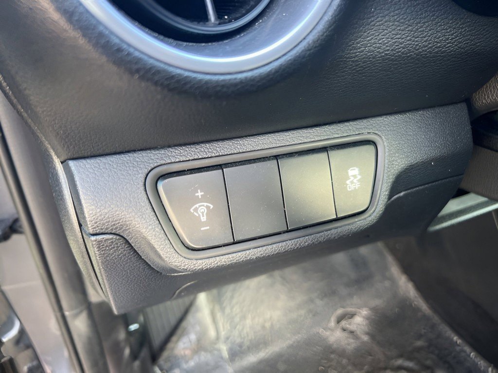 Used 2022 Kia Forte LXS FWD image 21