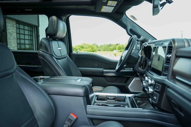 Used 2025 Ford F450 Platinum image 15