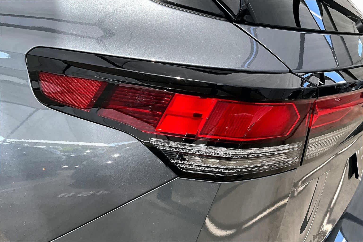 Used 2025 Volkswagen Tiguan SE R-Line FWD image 56