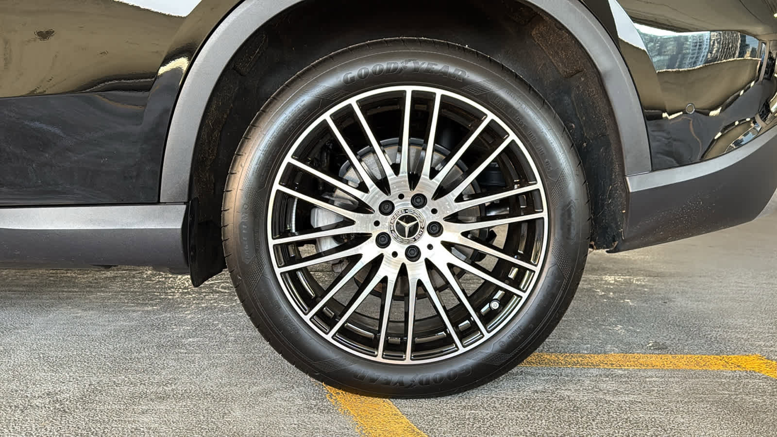 Used 2025 Mercedes-Benz GLC 300 4MATIC image 15