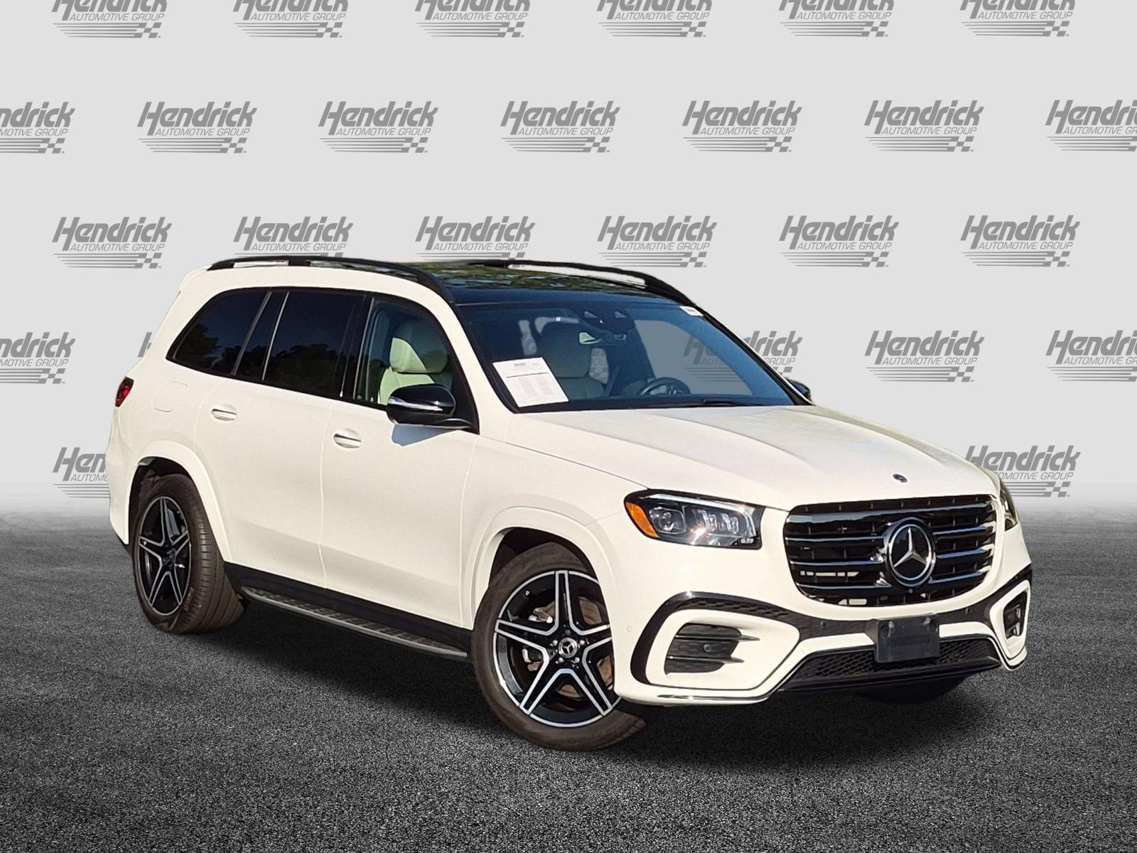 Used 2025 Mercedes-Benz GLS 450 4MATIC w/ AMG Line Exterior image 2