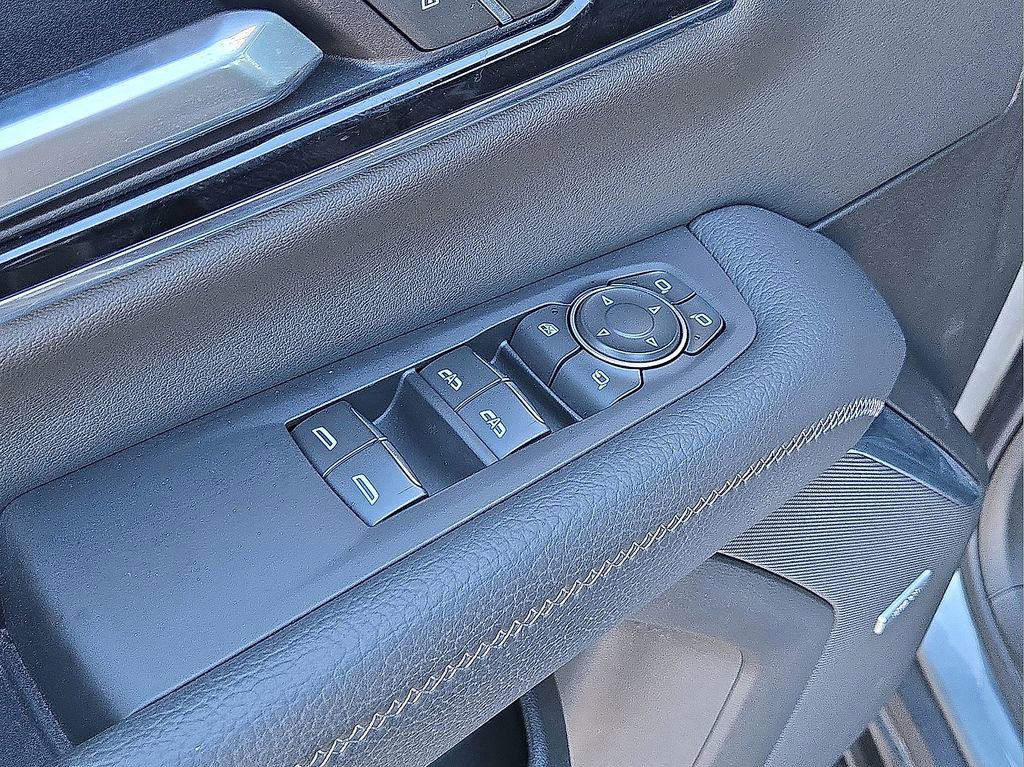 Used 2025 GMC Yukon Denali image 24