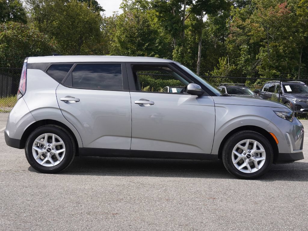 Used 2025 Kia Soul LX w/ LX Technology Package FWD image 17