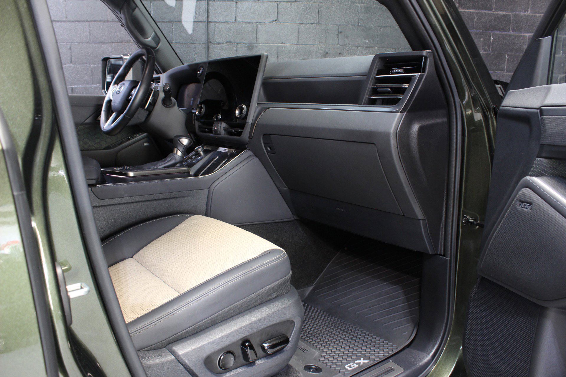 Used 2024 Lexus GX 550 image 47