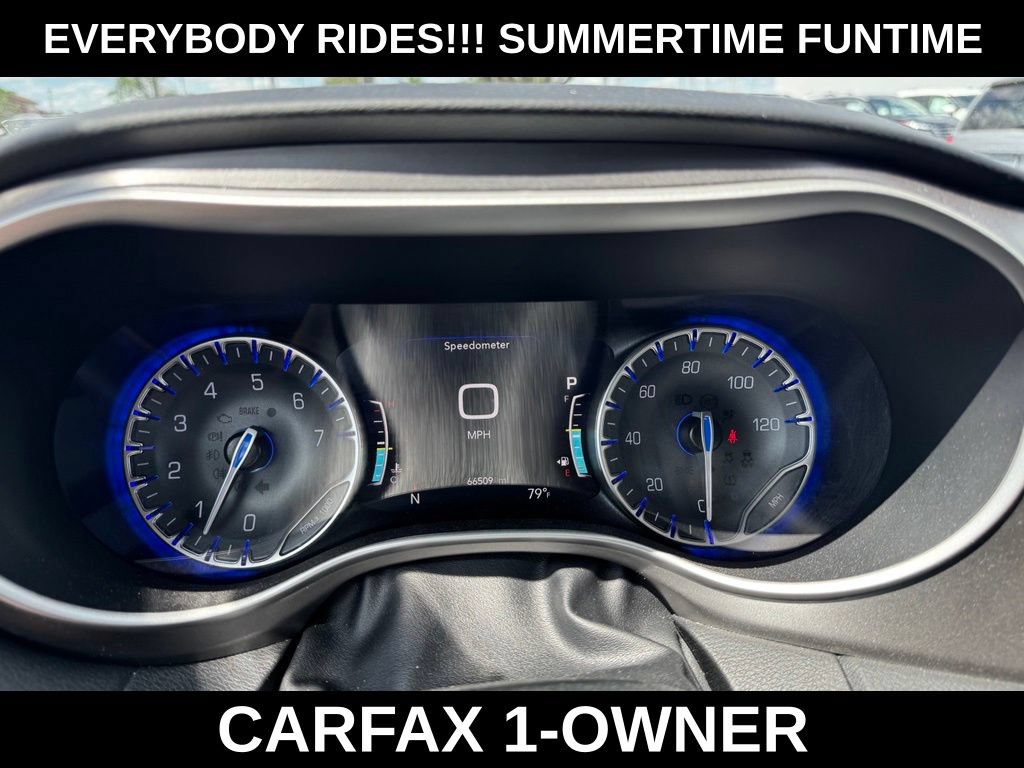 Used 2022 Chrysler Pacifica Touring-L FWD image 11