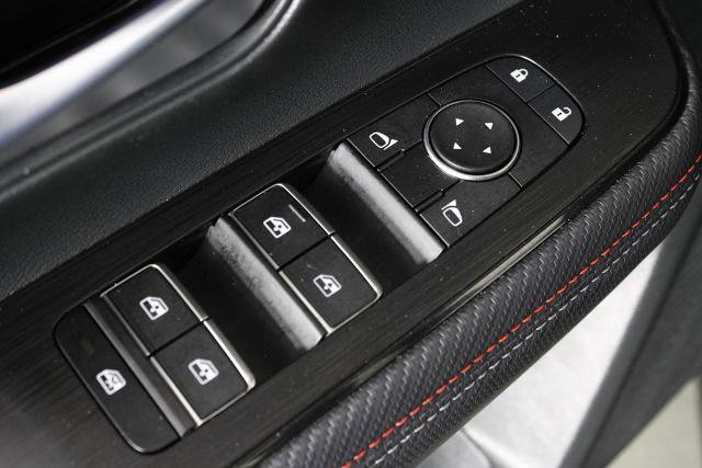 Certified 2025 Nissan Kicks SR image 22