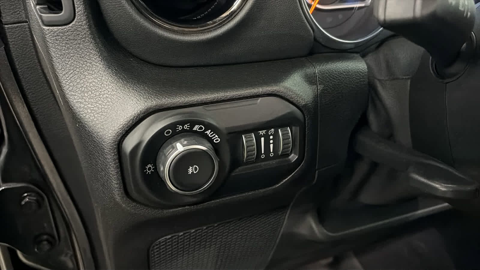 Used 2021 Jeep Wrangler Unlimited Sahara image 9