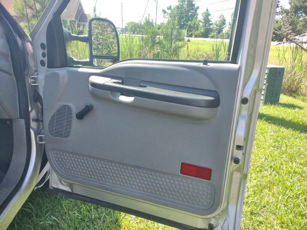 Used 2006 Ford F350 2WD Regular Cab DRW Super Duty image 11