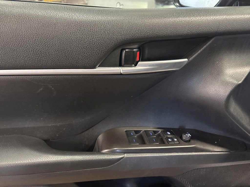 Used 2023 Toyota Camry SE image 11