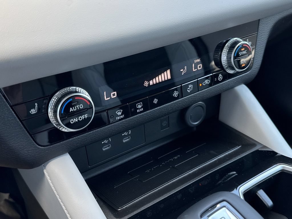 New 2026 Mitsubishi Outlander SE FWD image 11