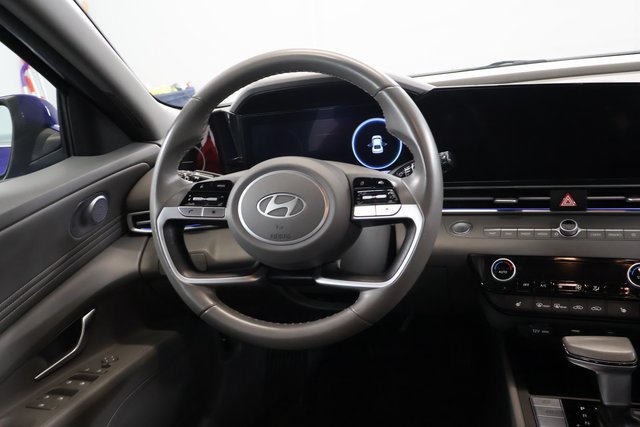Used 2025 Hyundai Elantra SEL FWD image 13