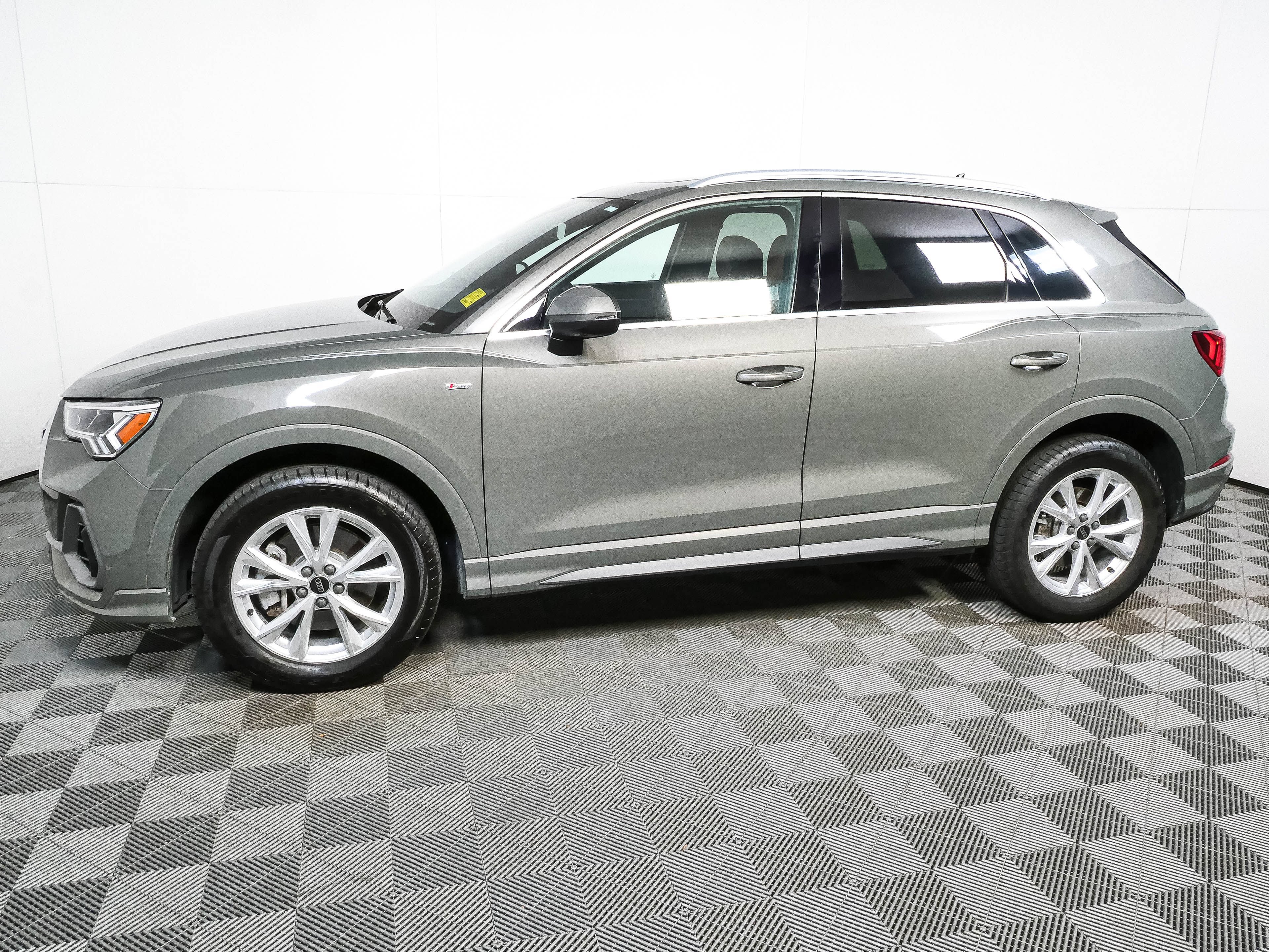 Used 2023 Audi Q3 2.0T Premium Plus AWD/4WD image 32