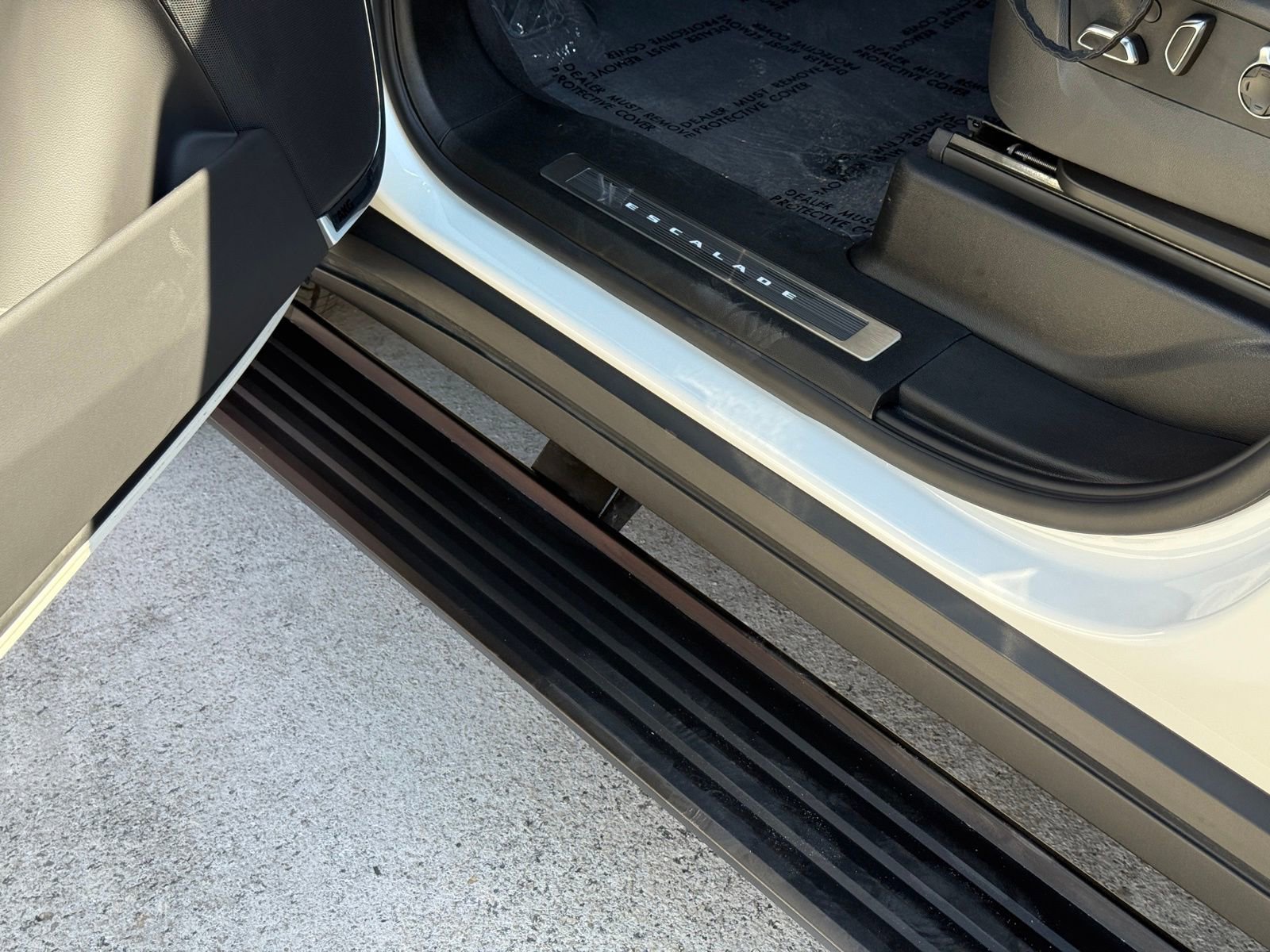 Used 2025 Cadillac Escalade ESV V image 37