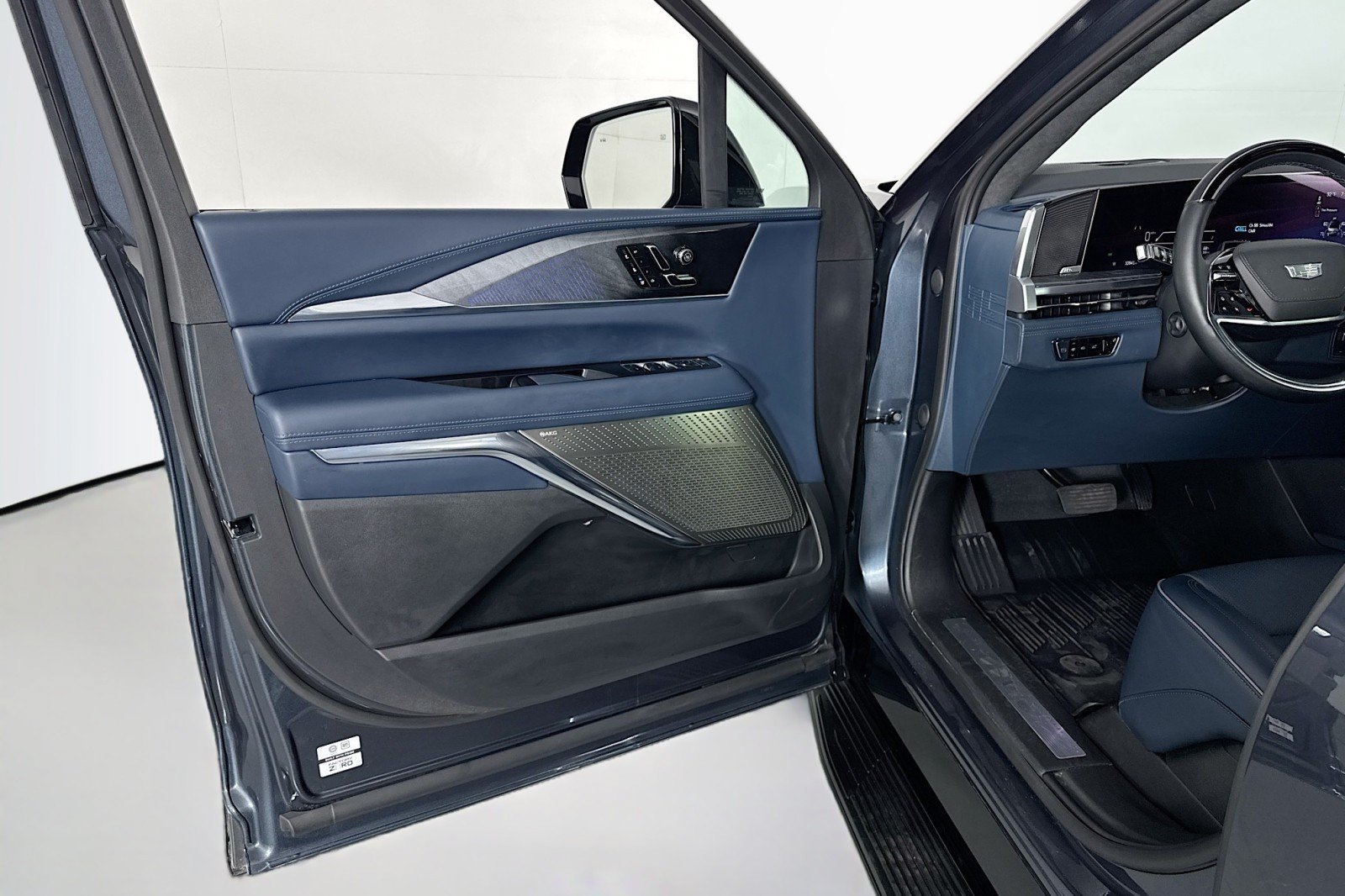 Used 2026 Cadillac Escalade IQ Luxury 2 w/ LPO, Floor Liner Package AWD/4WD image 22