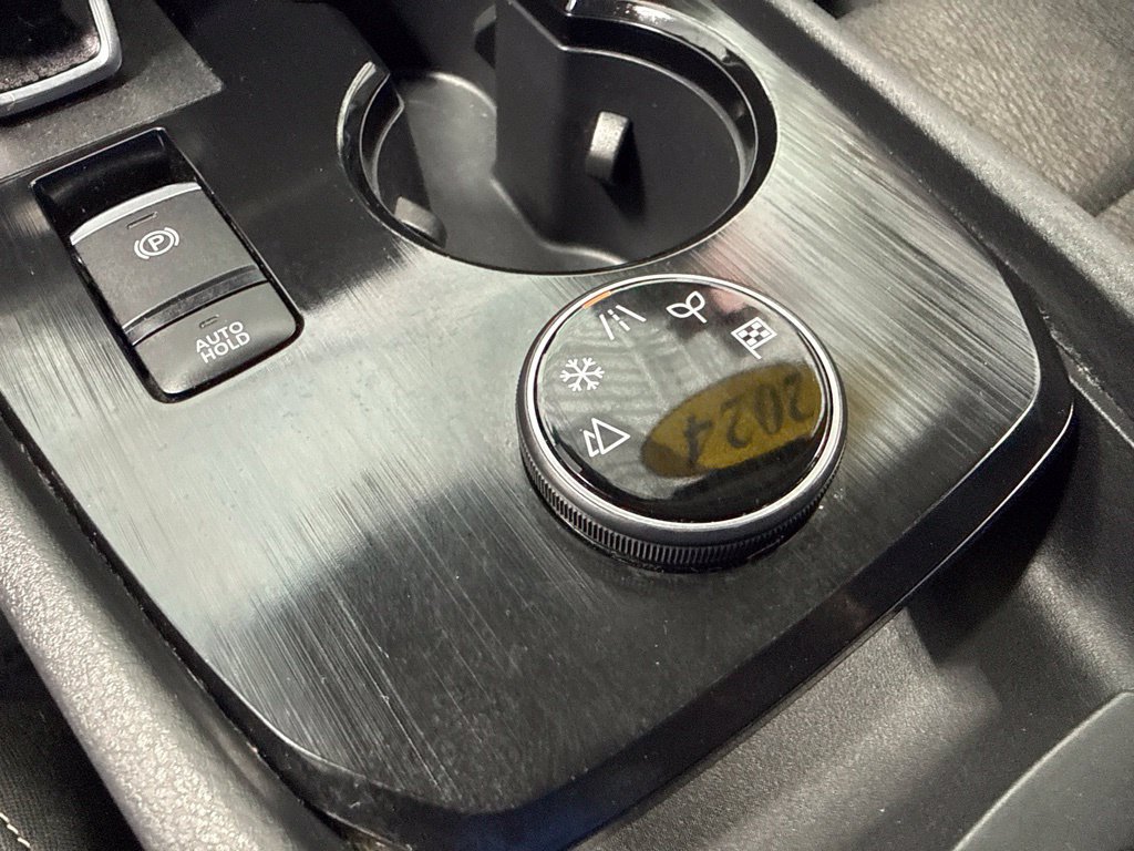 Used 2024 Nissan Rogue SV AWD/4WD image 26