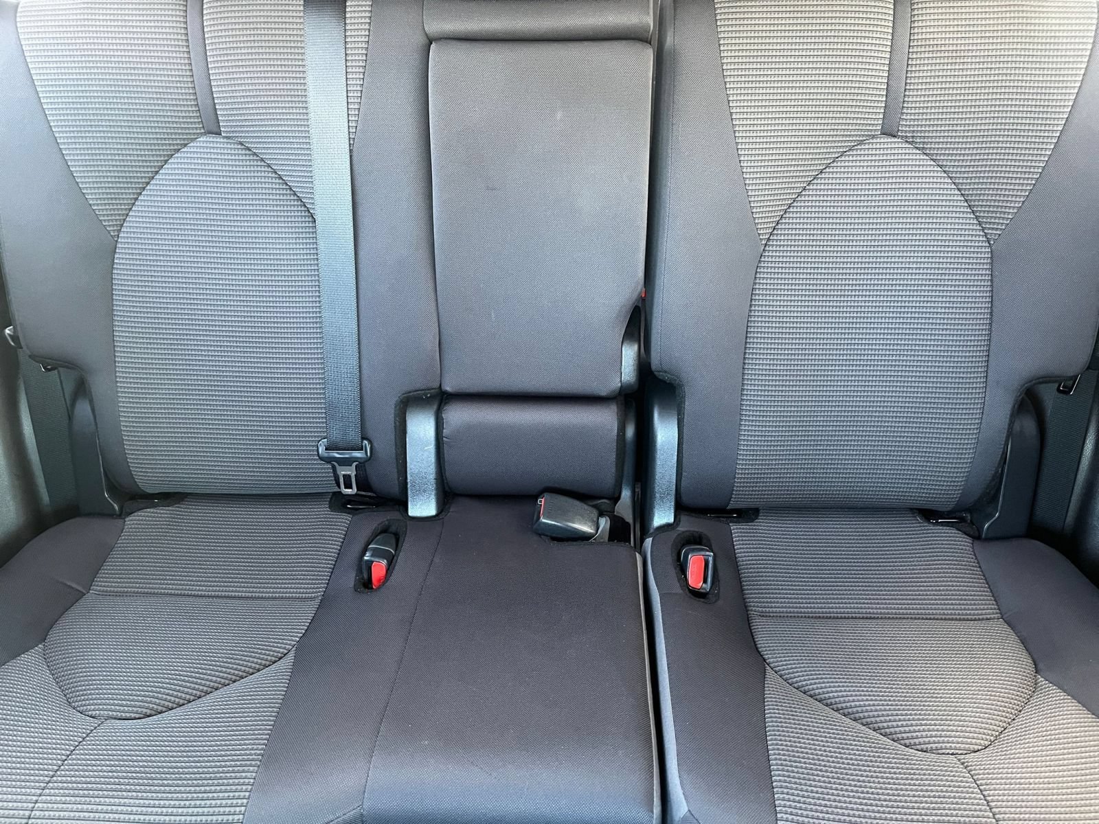 Used 2025 Toyota Highlander LE FWD image 42