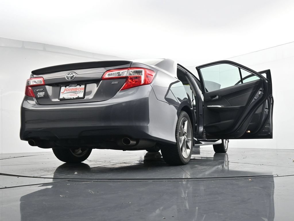 Used 2014 Toyota Camry SE w/ Leather Package FWD image 44