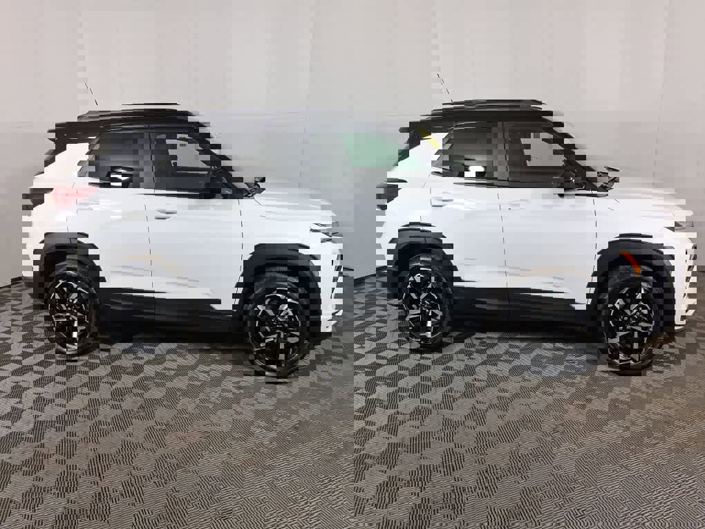 Used 2023 Chevrolet TrailBlazer RS w/ Sun and Liftgate Package image 24