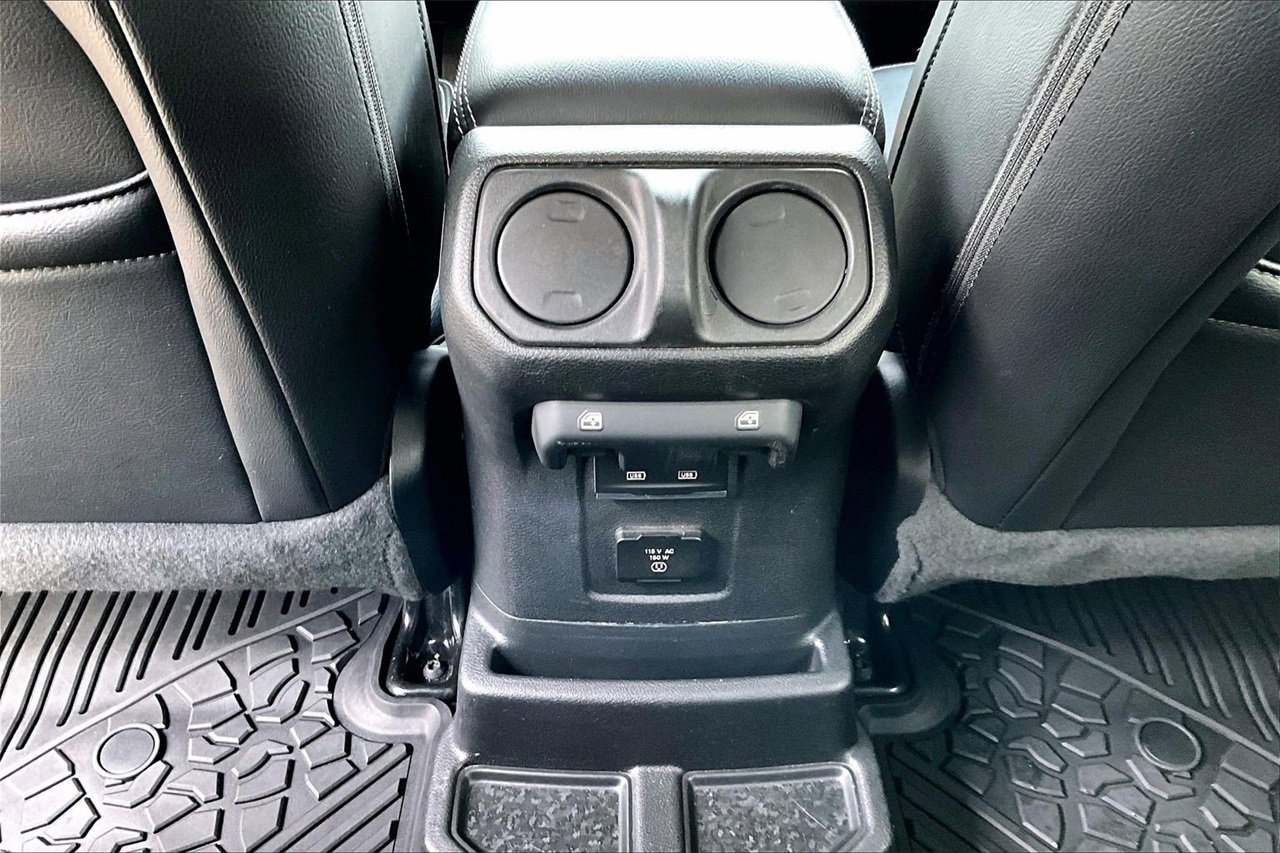 Used 2022 Jeep Wrangler Unlimited Sahara image 15