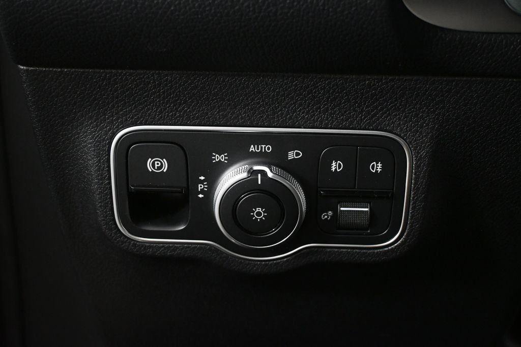 New 2026 Mercedes-Benz GLB 250 image 10