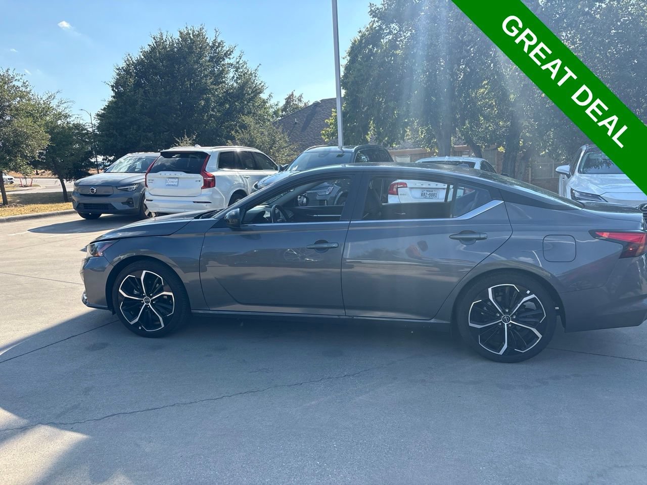 Used 2025 Nissan Altima 2.5 SR FWD image 8