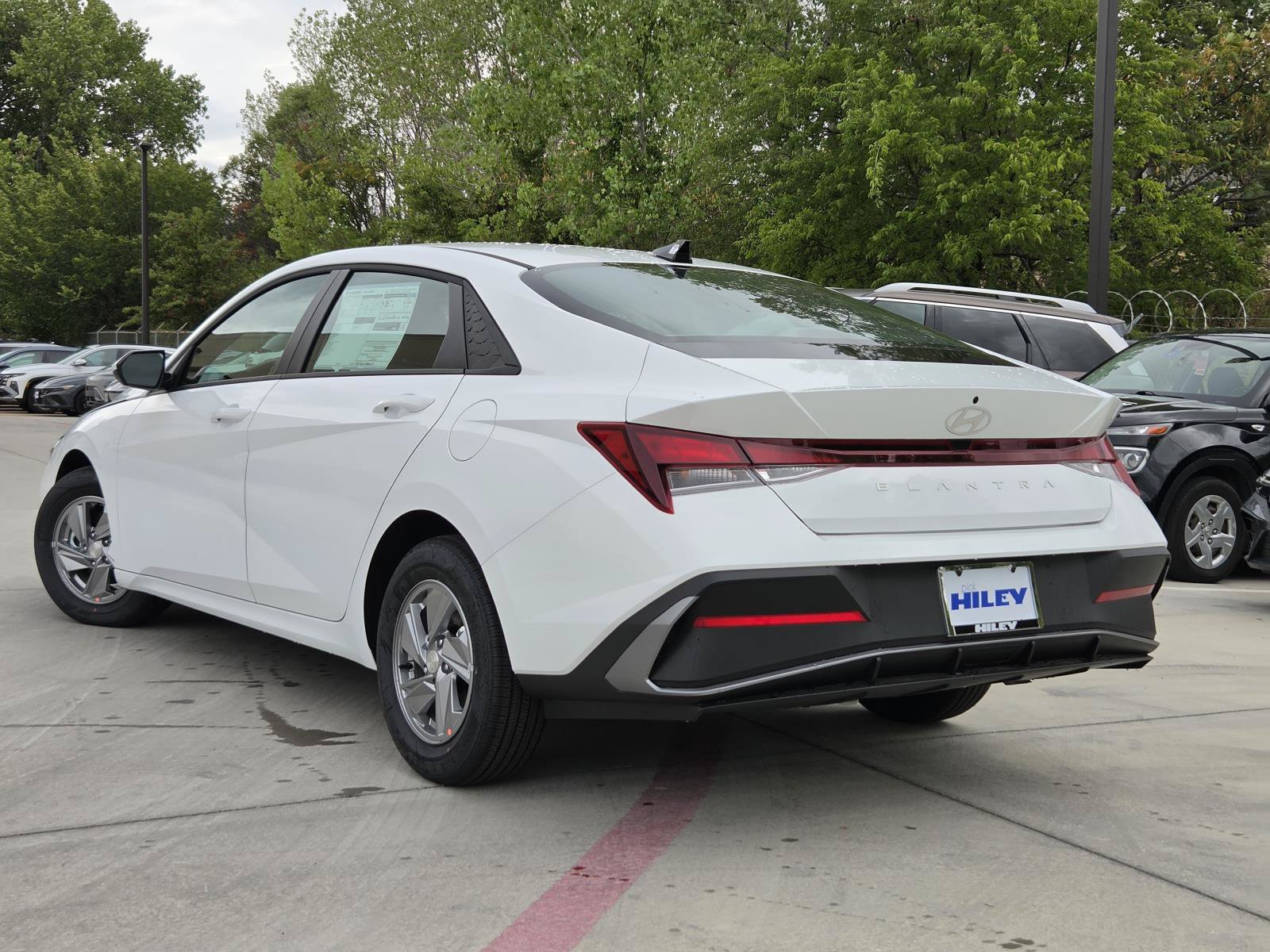 New 2026 Hyundai Elantra SE FWD image 3