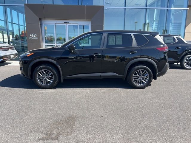 Used 2022 Nissan Rogue S image 4