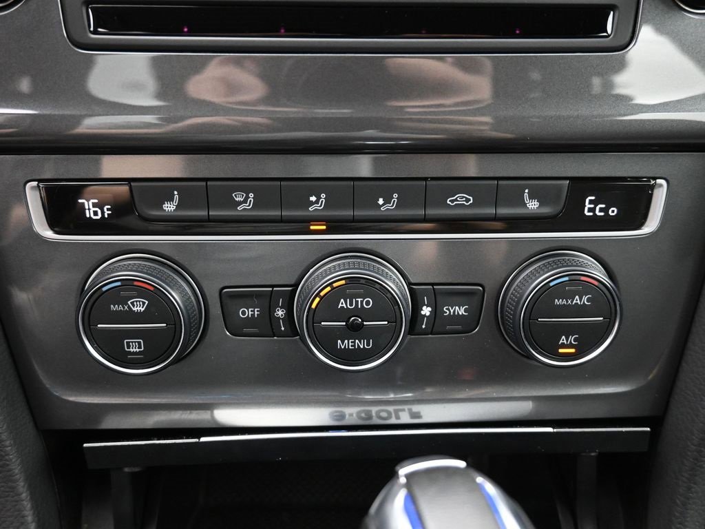 Used 2016 Volkswagen e-Golf SE w/ DC Fast Charging Package image 26