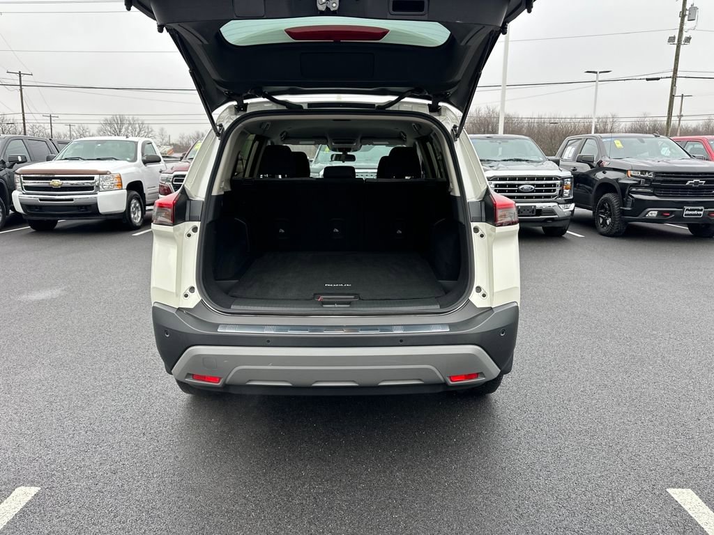 Used 2023 Nissan Rogue SV image 11