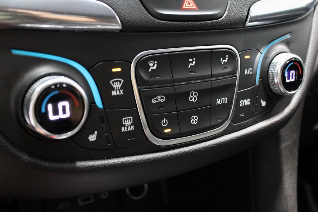 Used 2020 Chevrolet Equinox LT w/ Driver Convenience Package FWD image 30