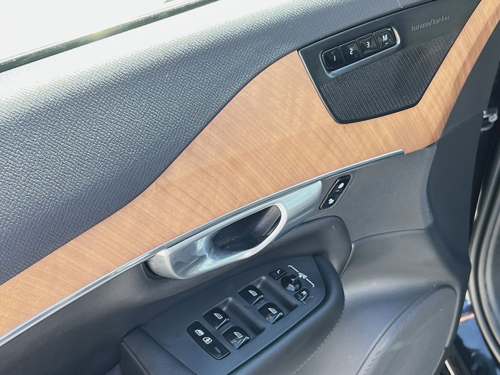 Certified 2023 Volvo XC90 B6 Plus w/ Protection Package Premier image 15