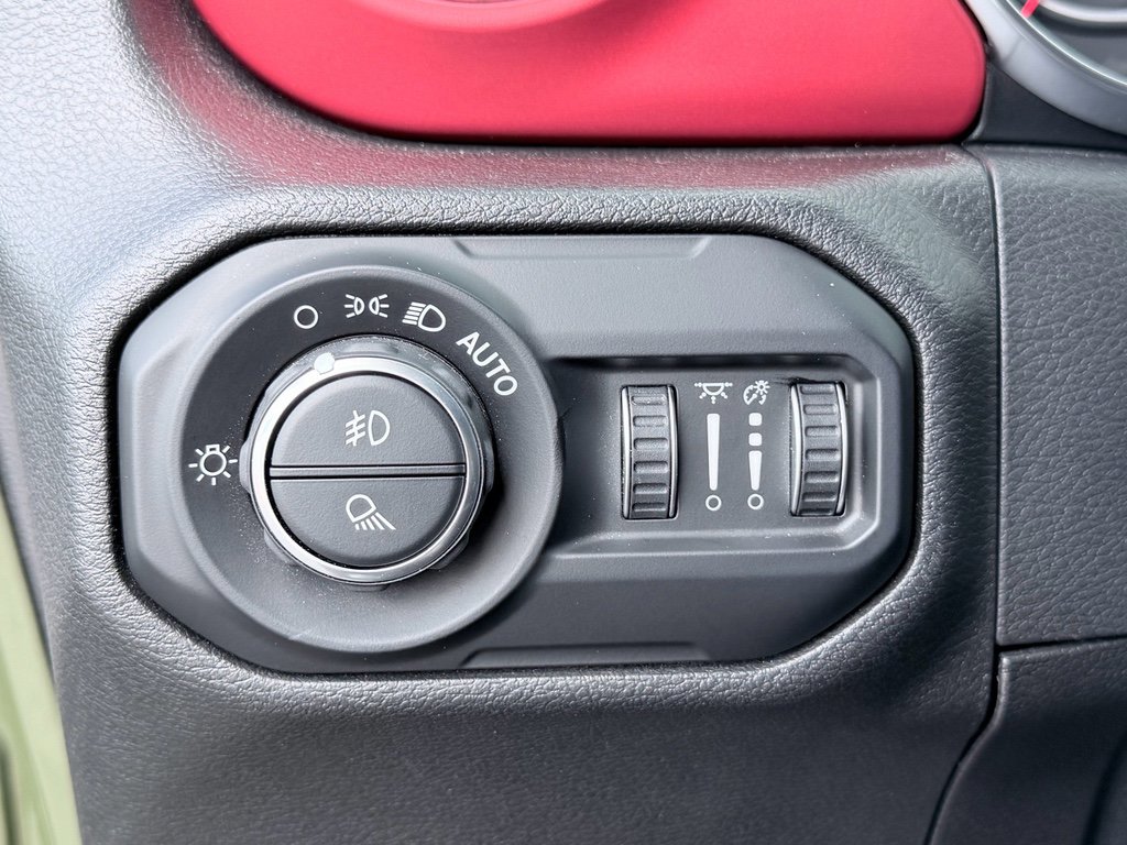 Used 2021 Jeep Gladiator Rubicon image 12