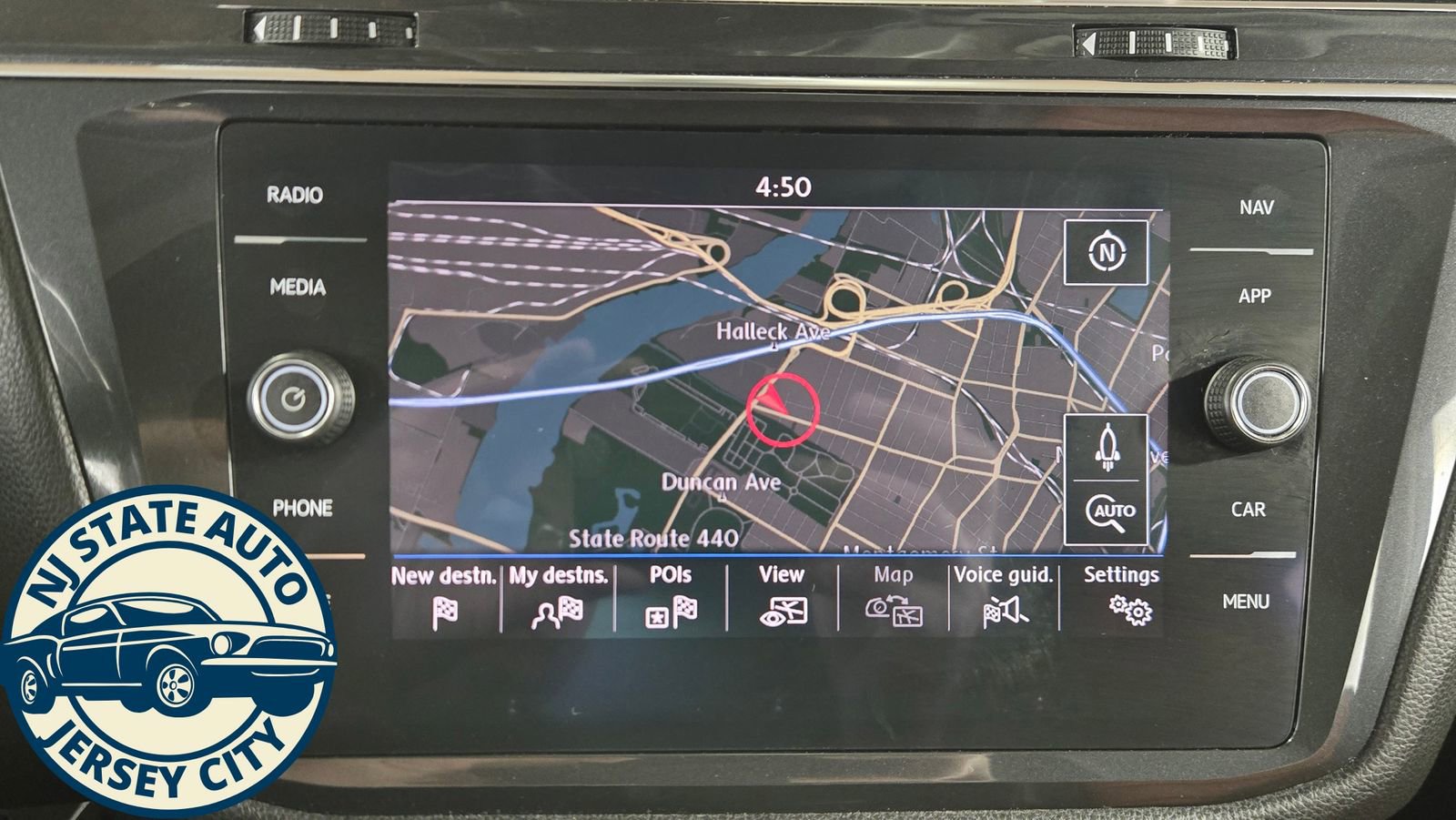 Used 2018 Volkswagen Tiguan SEL Premium image 14