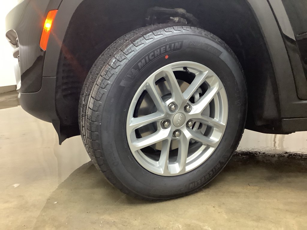 New 2025 Jeep Grand Cherokee Laredo X w/ Luxury Tech Group I image 31