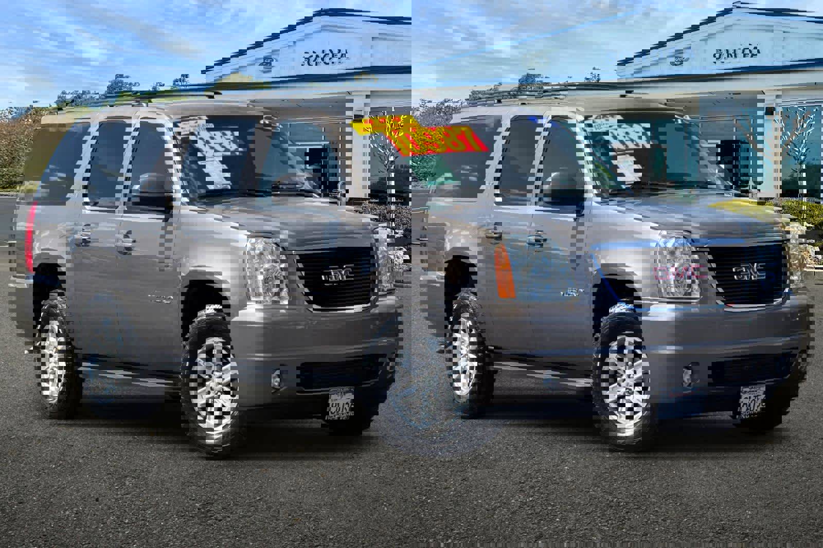 Used 2014 GMC Yukon XL SLT AWD/4WD image 2