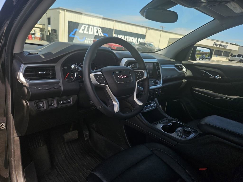 Used 2023 GMC Acadia SLT w/ Elevation Edition image 13