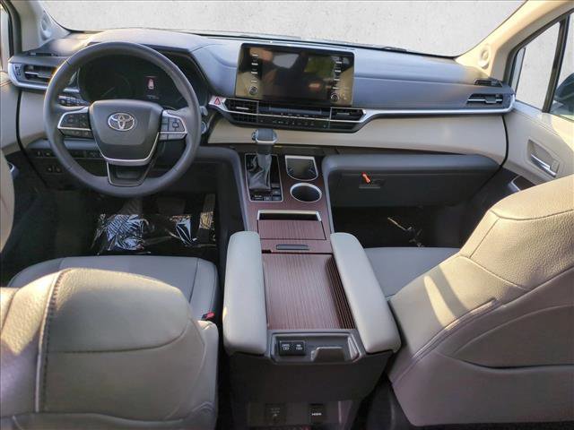 Used 2024 Toyota Sienna XLE w/ XLE Plus Package FWD image 19