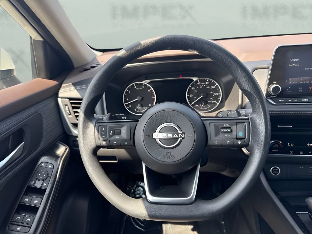 Used 2023 Nissan Rogue SV FWD image 8