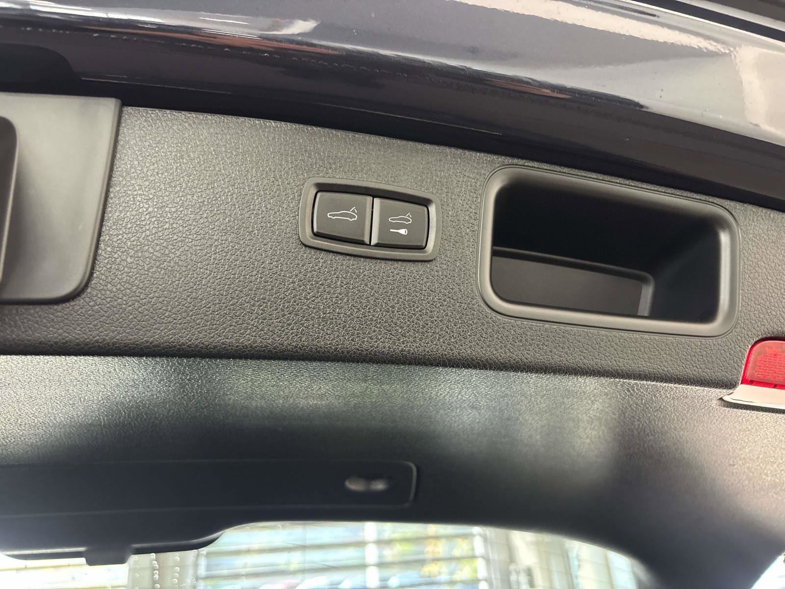 Used 2023 Porsche Macan image 11