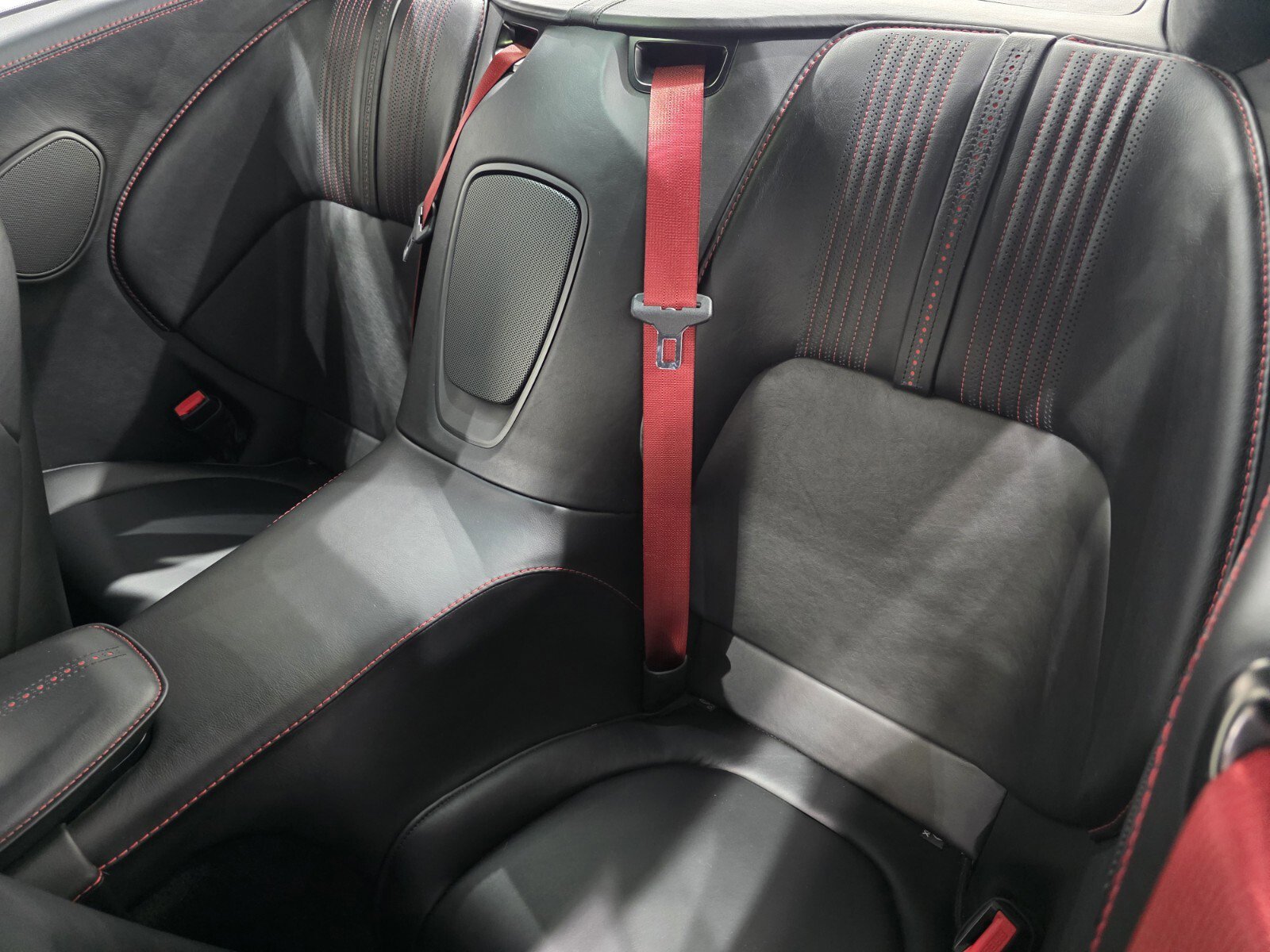 Used 2021 Aston Martin DB11 Coupe image 18