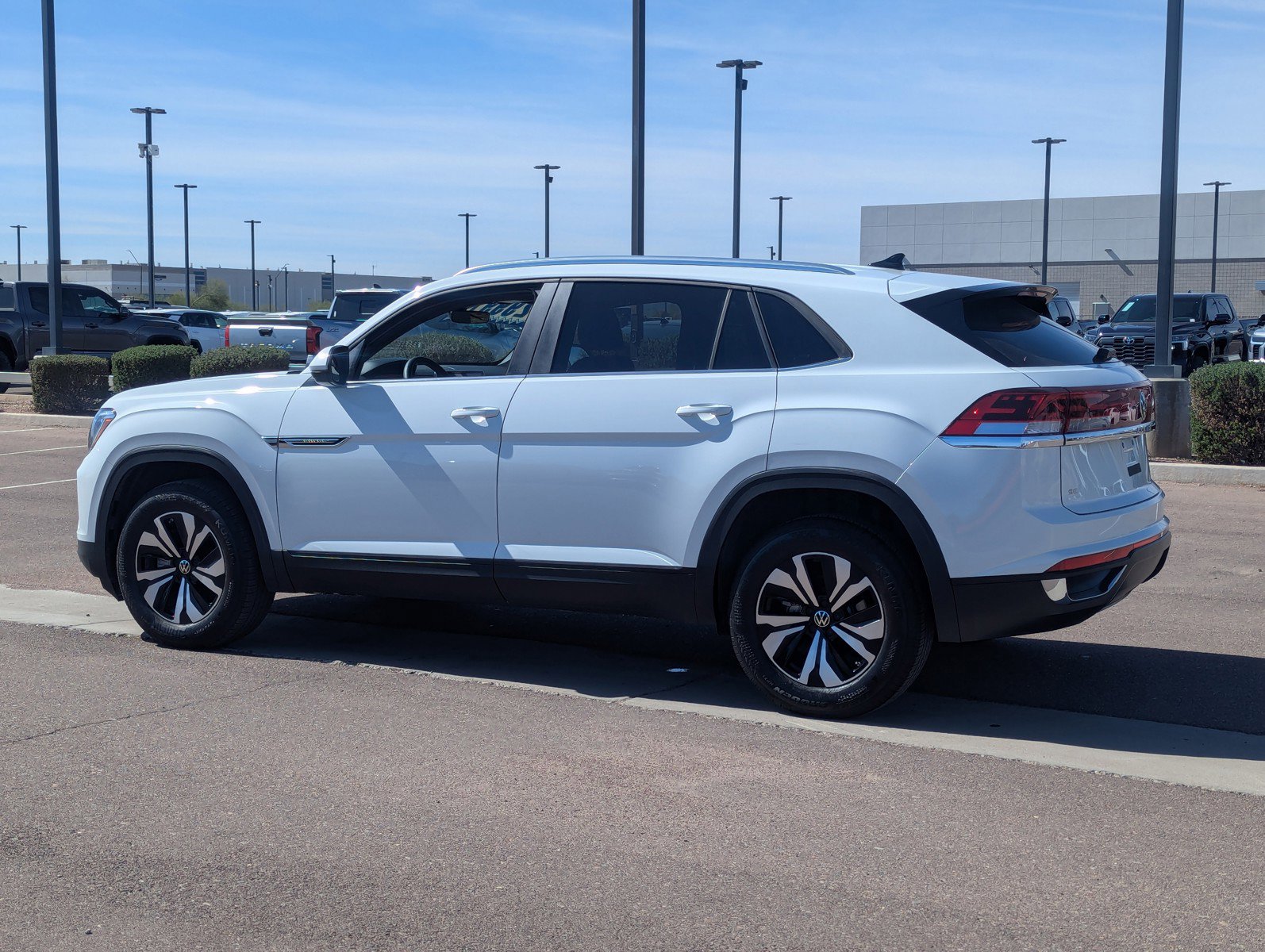 Used 2024 Volkswagen Atlas Cross Sport SE image 3