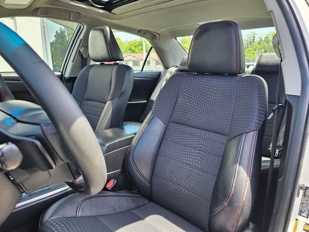 Used 2015 Toyota Camry SE w/ Moonroof Package FWD image 28