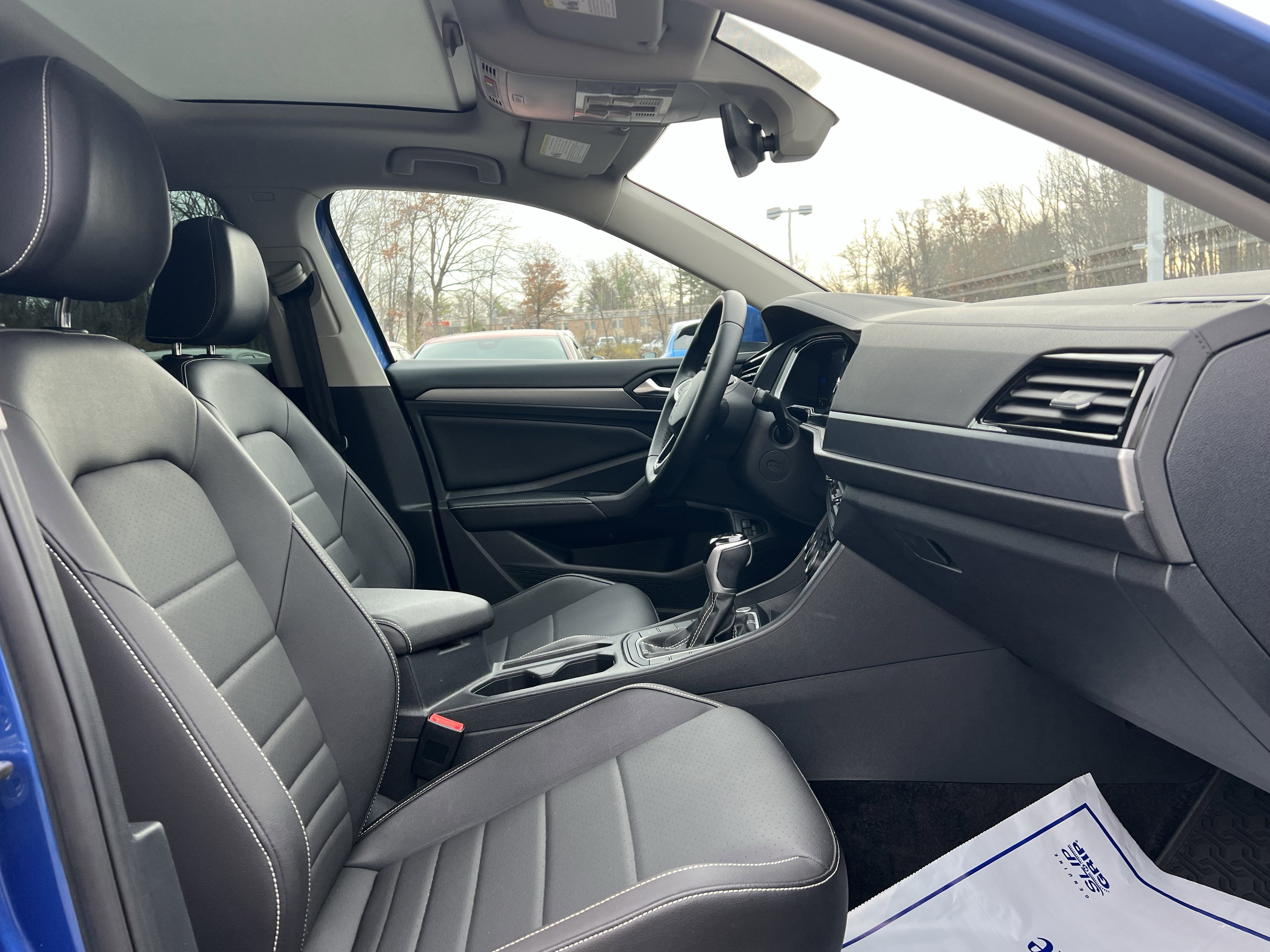 Used 2024 Volkswagen Jetta SE w/ Panoramic Sunroof Package image 16