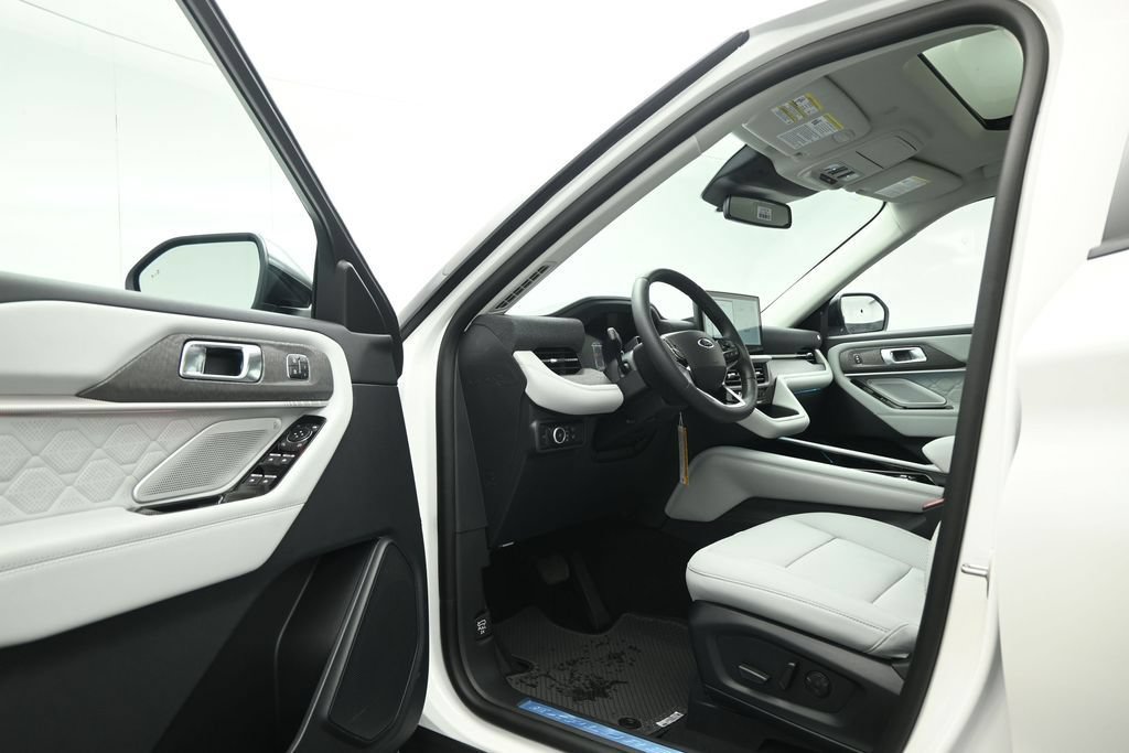 New 2026 Ford Explorer Platinum w/ LUX Leather Package AWD/4WD image 6