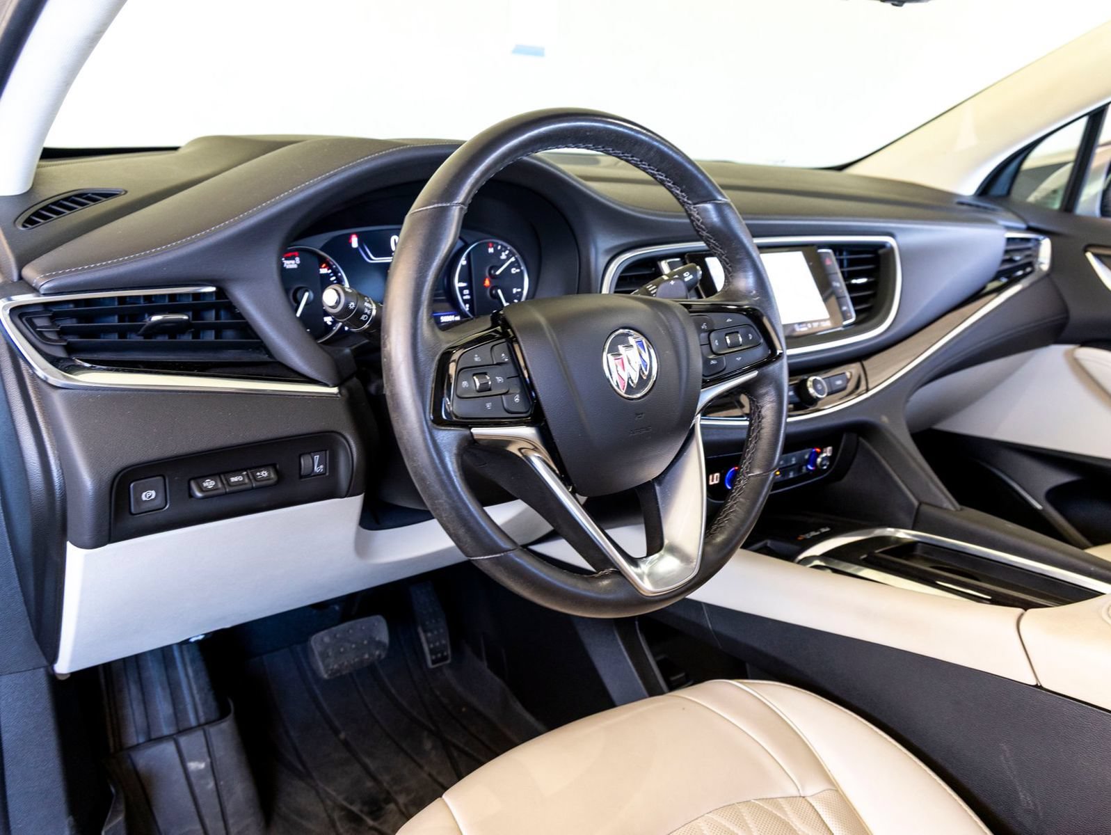 Used 2023 Buick Enclave Avenir w/ Avenir Technology Package AWD/4WD image 17