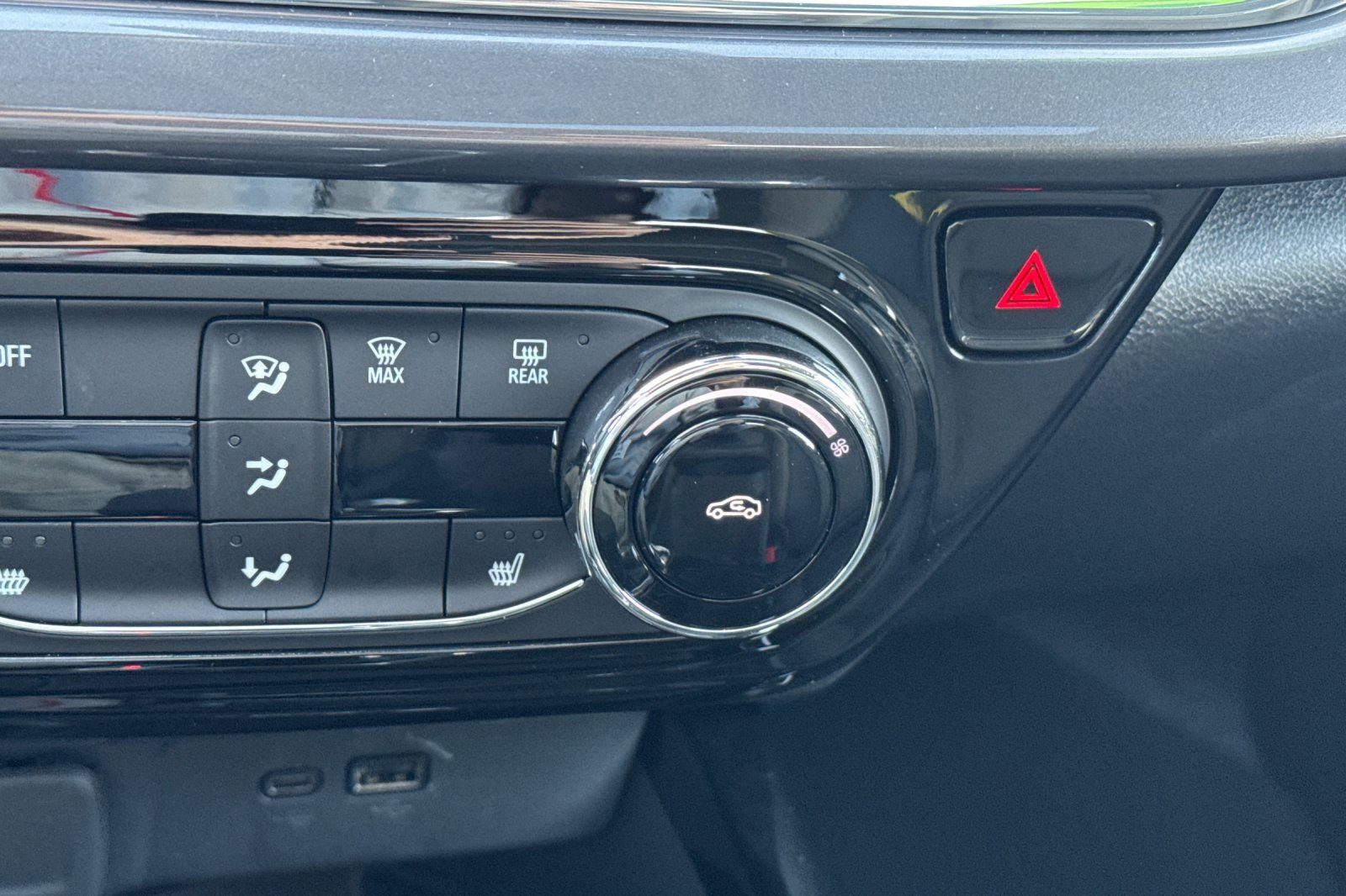 Used 2025 Chevrolet Trax ACTIV w/ Sunroof Package image 30