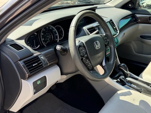 Used 2017 Honda Accord EX-L image 9