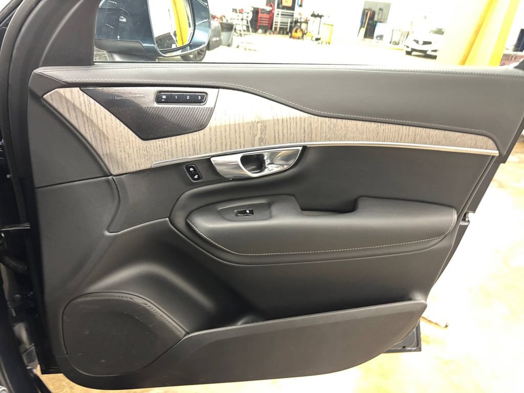 Certified 2025 Volvo XC90 B6 Ultra w/ Protection Package Premier AWD/4WD image 21